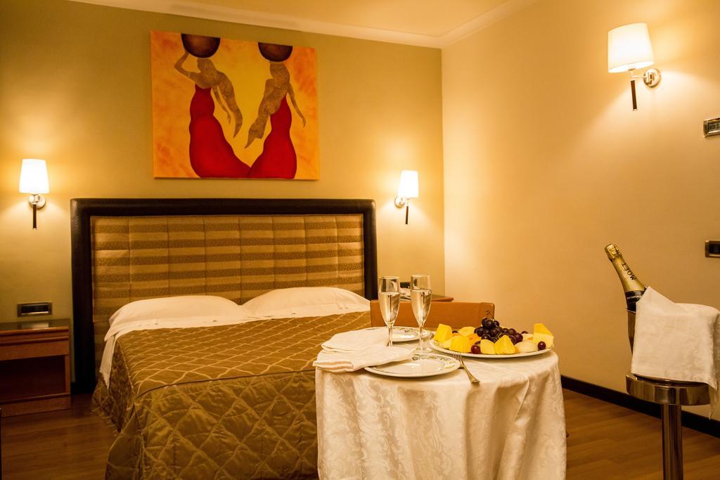 Hotel Ares Pontinia Værelse billede