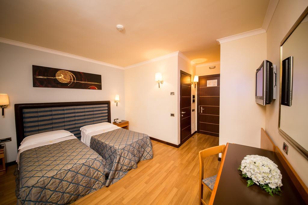 Hotel Ares Pontinia Værelse billede