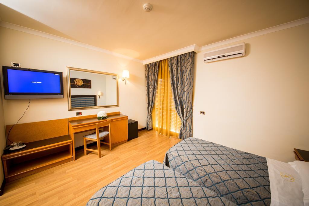 Hotel Ares Pontinia Eksteriør billede