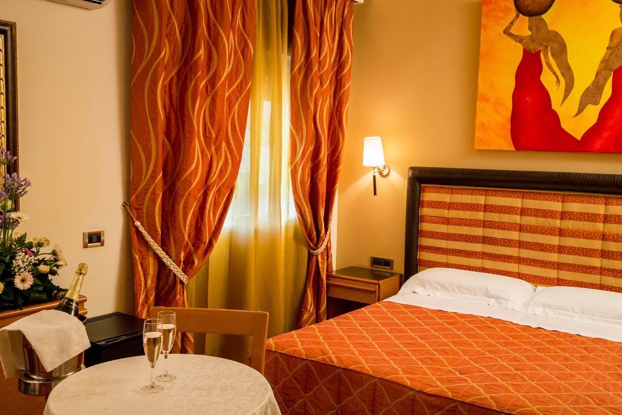 Hotel Ares Pontinia Eksteriør billede